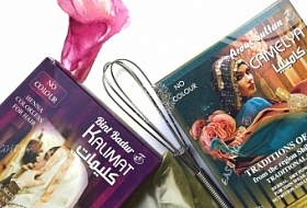 Маска на основе бесцветной и цветной хны Маска на основе бесцветной и цветной хны